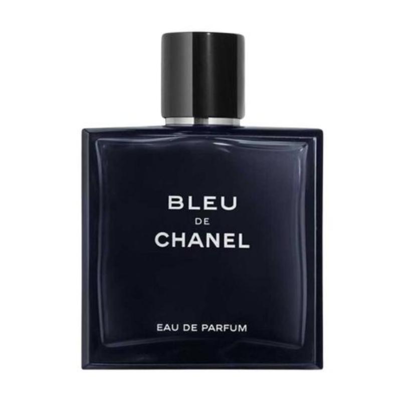 Hình ảnh chai nước hoa Bleu de Chanel EDP nhấn mạnh sự sang trọng và sâu sắc